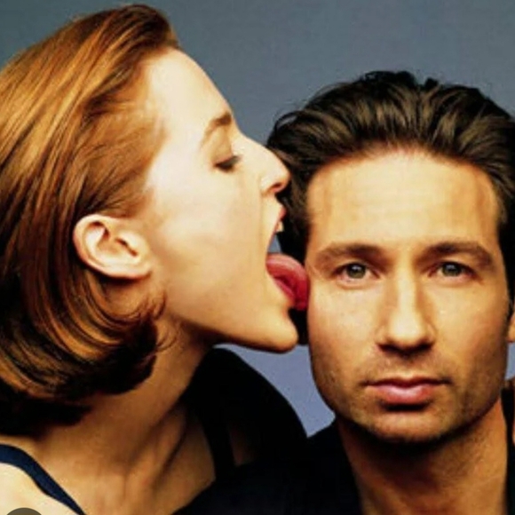 Mulder & Scully Pin - Picture 4 of 6